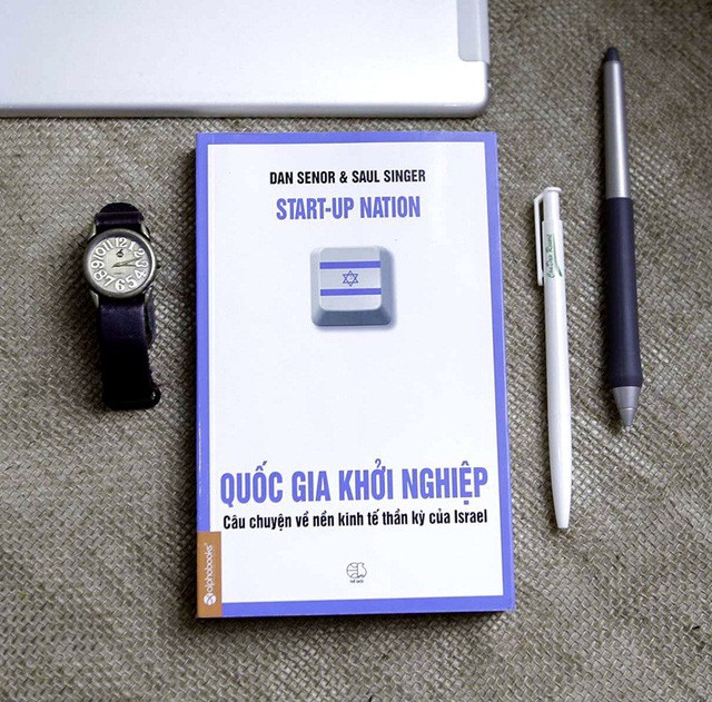 Ông Đặng Lê Nguyên Vũ: Đừng dồn tiền sắm sửa tivi điện thoại, đầu tư vào sách mới là đầu tư khôn ngoan - Ảnh 2. Ông Đặng Lê Nguyên Vũ: Đừng dồn tiền sắm sửa tivi điện thoại, đầu tư vào sách mới là đầu tư khôn ngoan - Ảnh 2.